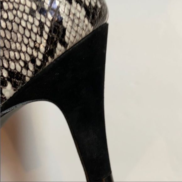 42 Gold Snake Ojai Cuff Heeled Ankle Bootie Embossed Snake Leather - Picture 5 of 11